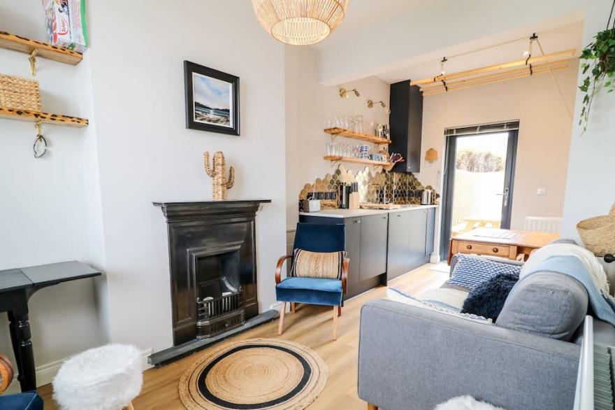 LOUGH MILL HOUSE, family friendly, with a garden in Newtownabbey
