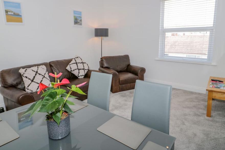 10 CARMEN SYLVA ROAD, family friendly in Llandudno