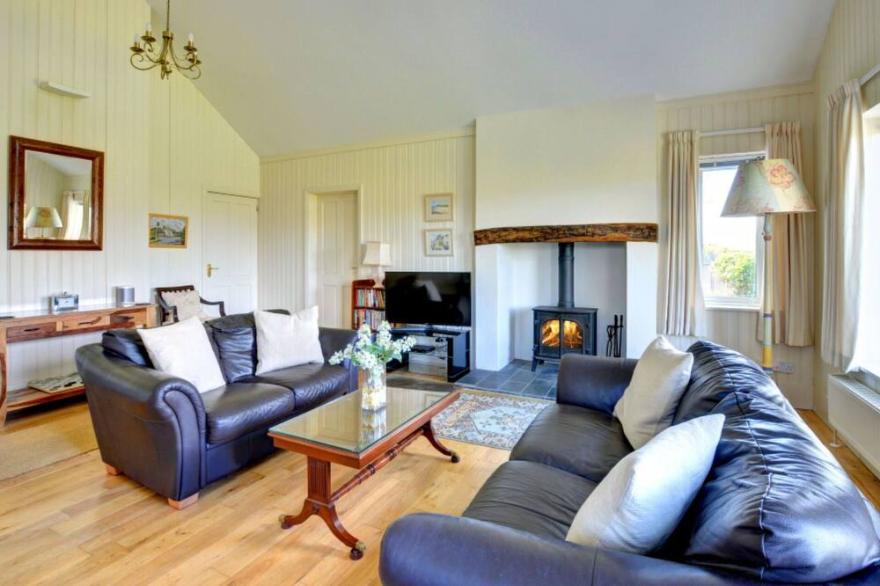 Beautiful private villa for 9 guests with WIFI, TV, patio, pets allowed, panoramic view and park...