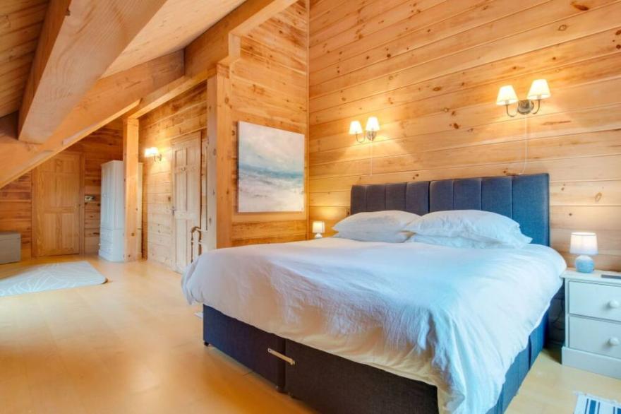 Stunning private villa for 6 people with WIFI, TV, patio, pets allowed and parking