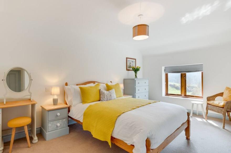 Watery Lane Cottage - Three Bedroom House, Sleeps 5
