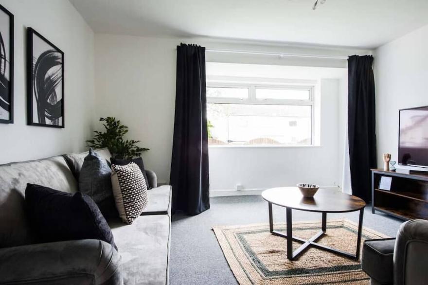 Spacious 3 bedroom Penarth home, garden & parking