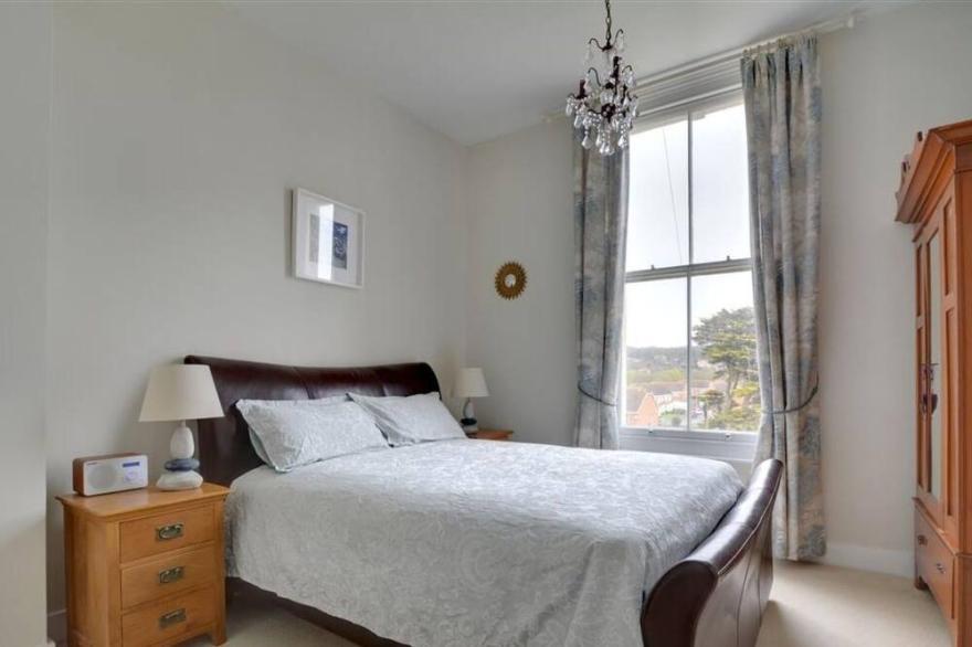 Beautiful apartment for 4 guests with WIFI, TV, patio and parking