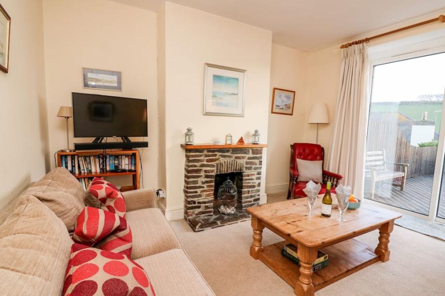 EDDYSTONE, pet friendly, character holiday cottage in Hope Cove