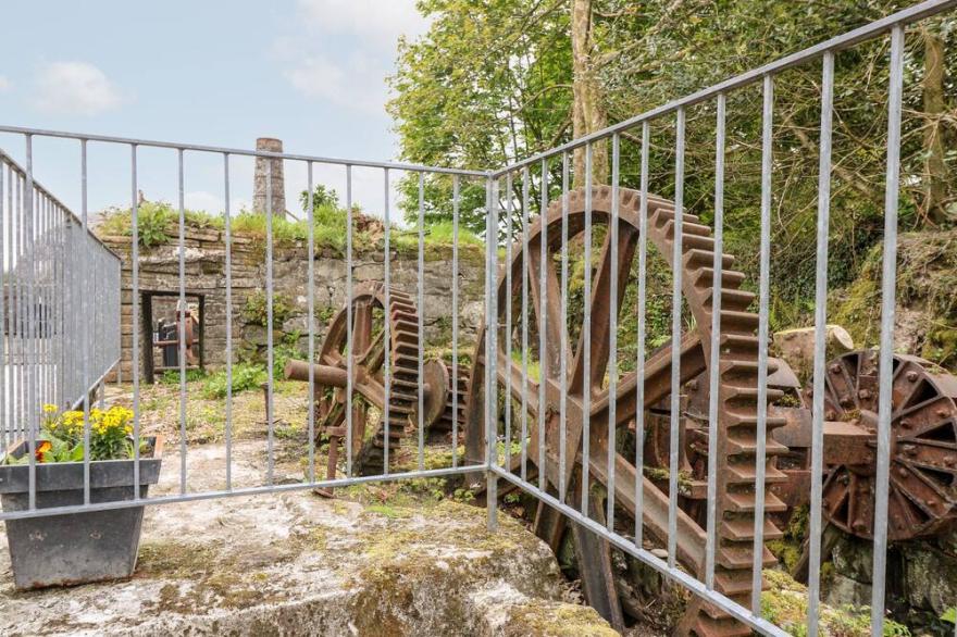 WATER WHEELS, family friendly, with a garden in St. Austell