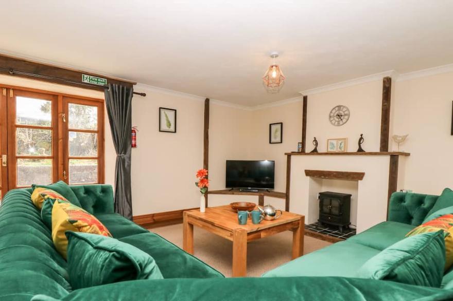 WHEAL PROSPER, pet friendly, character holiday cottage in St Austell