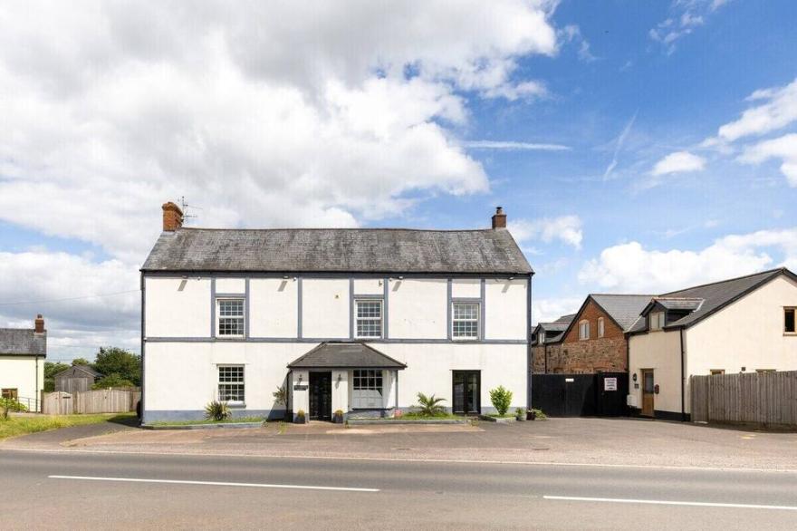 Cosy 4 bed country house on Devon Somerset Border