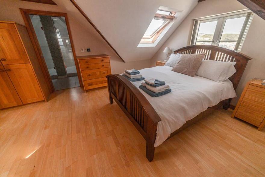 Clifftop cottage with 100m private balcony overlooking the sea.