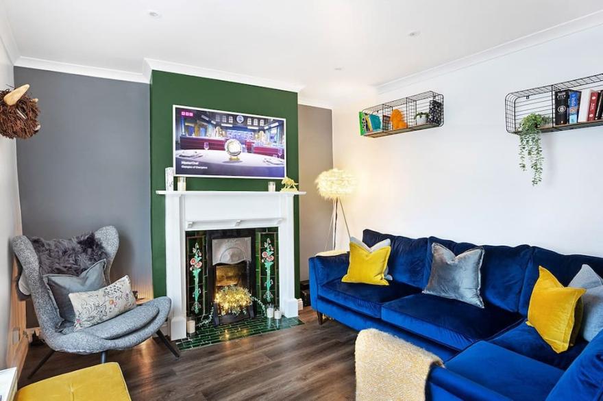 Stunning 4Bed Townhouse by HIC & Trendy Kings Quarter