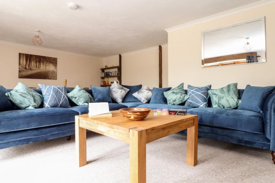THE LINNEY, family friendly, character holiday cottage in St Austell