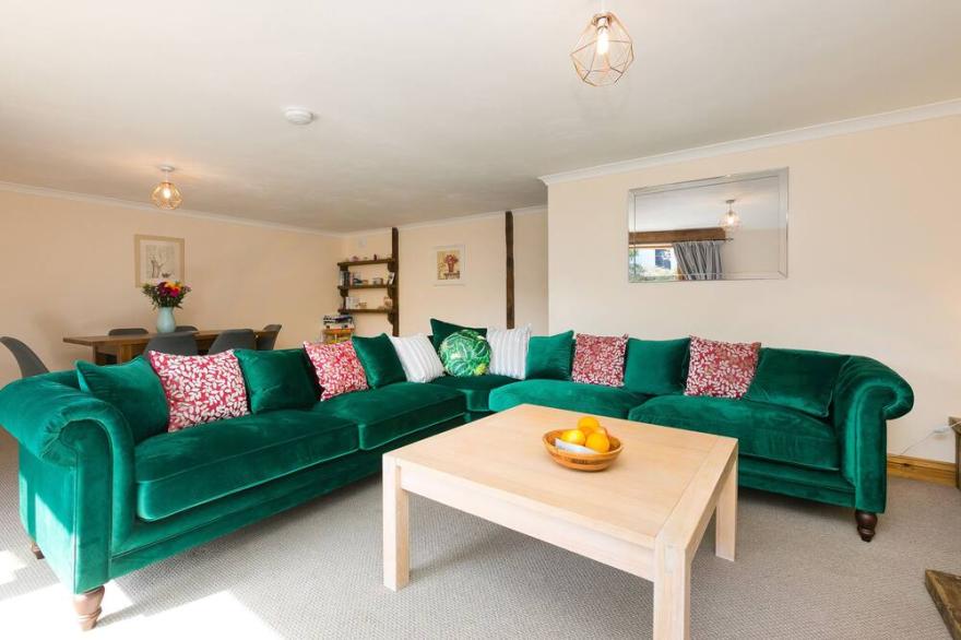 RIVERSIDE, family friendly, character holiday cottage in St Austell