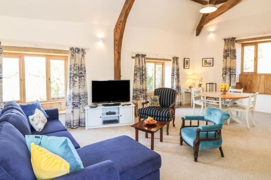 THE OLD SMITHY, romantic, luxury holiday cottage in Luppitt