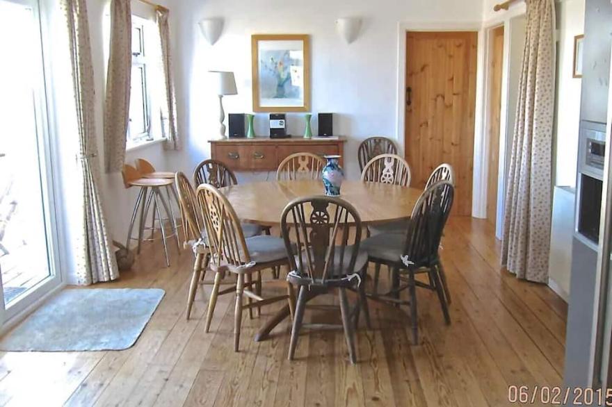 Comfortable family house with open plan kitchen/diner, sitting room & 4 bedrooms