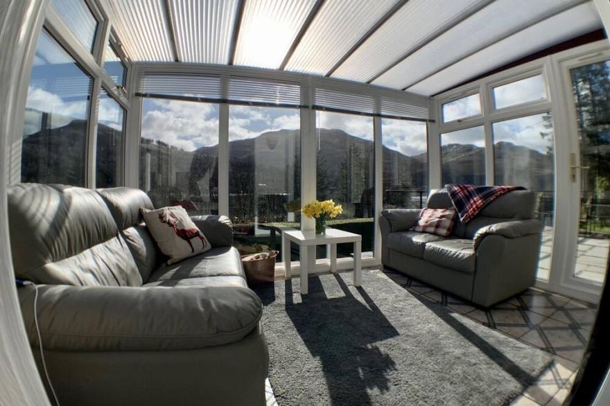 Stunning Lochside Lodge at the Foot of The Cobbler