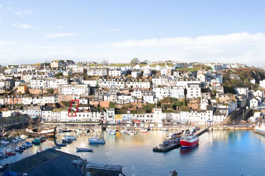 Harbour front Sailor's Loft with stunning views & Parking Permit
