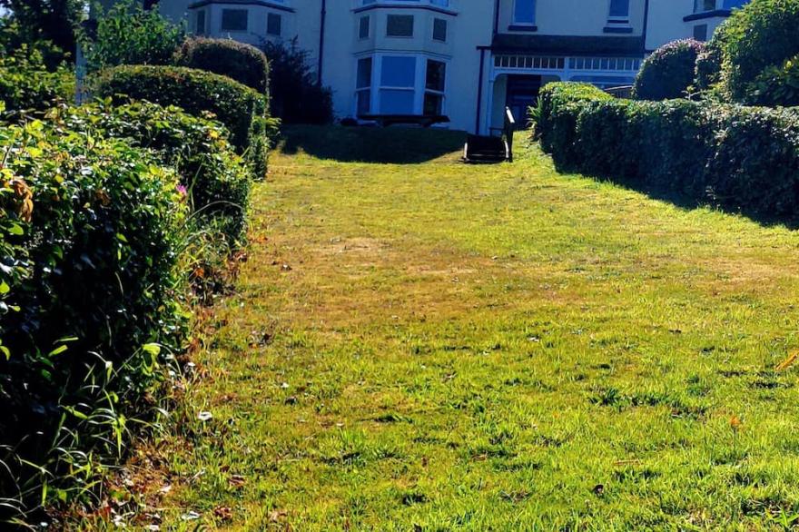 3 Avonside with stunning waterside views, near beach, in Bantham, South Devon