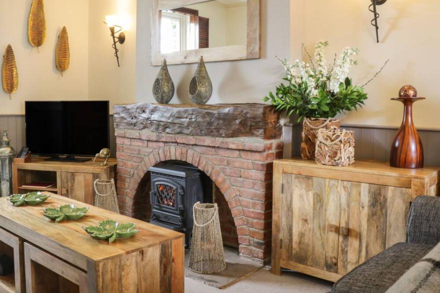 RIVERVIEW, family friendly, luxury holiday cottage in Stamford Bridge