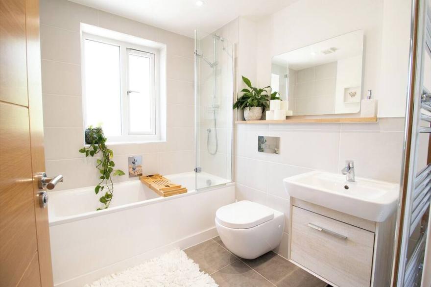 Stunning Home w/ Hot Tub & Parking, Nr Fistral