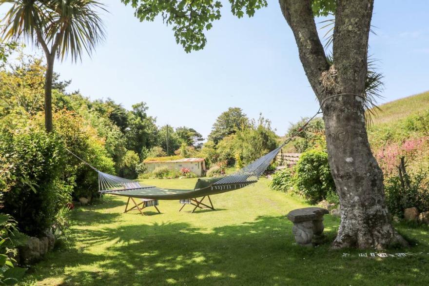 DROG PENN, pet friendly, with a garden in Tregeseal
