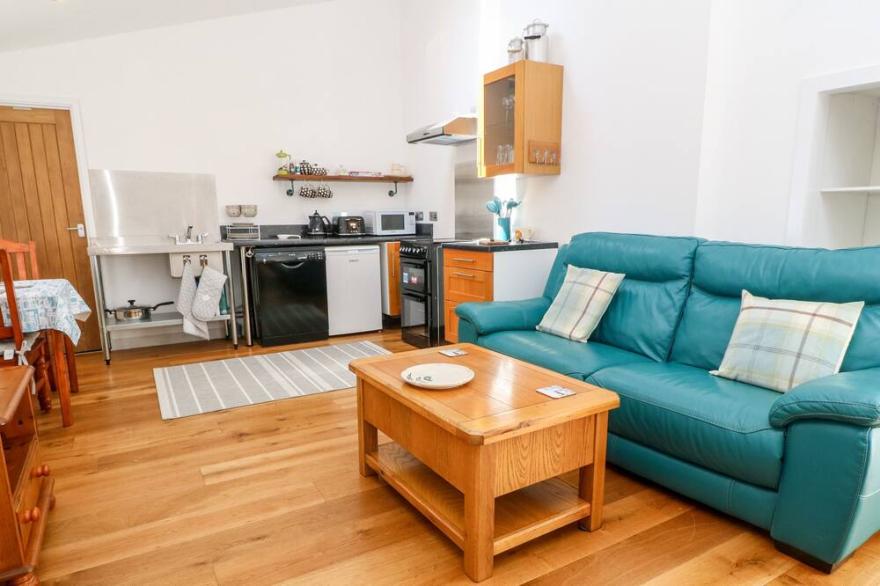 DROG PENN, pet friendly, with a garden in Tregeseal