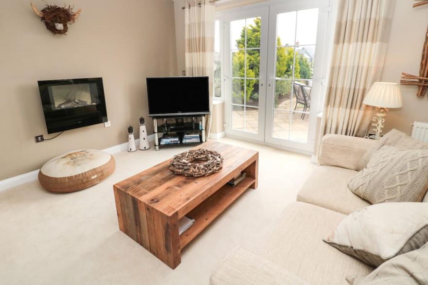 HILLY BROW, family friendly, country holiday cottage in Beadnell