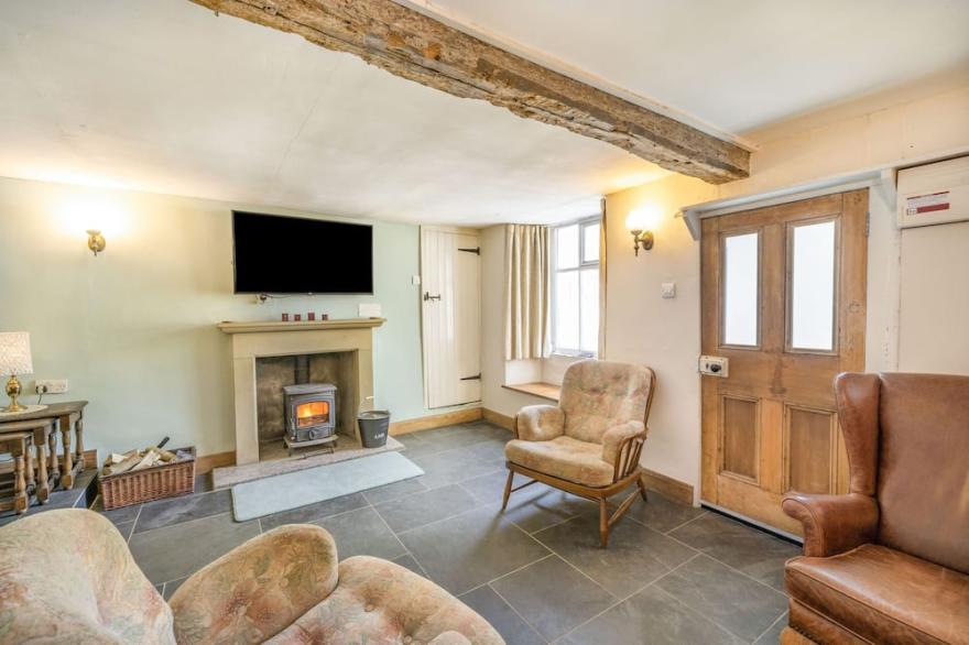 BRIDGE HOUSE, pet friendly, character holiday cottage in Newby Bridge