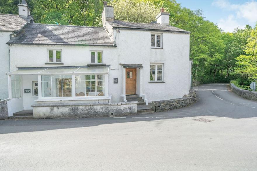 BRIDGE HOUSE, pet friendly, character holiday cottage in Newby Bridge