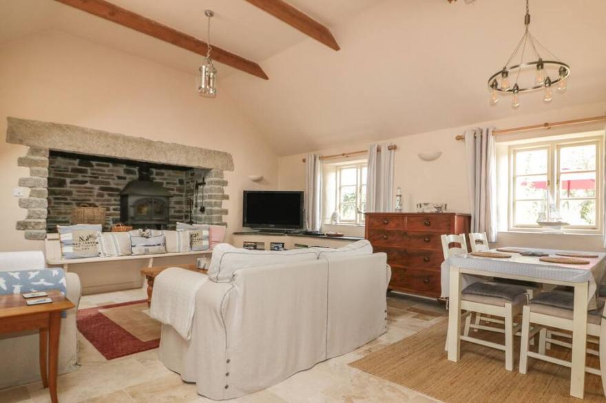 THE DAIRY, pet friendly, character holiday cottage in Summercourt