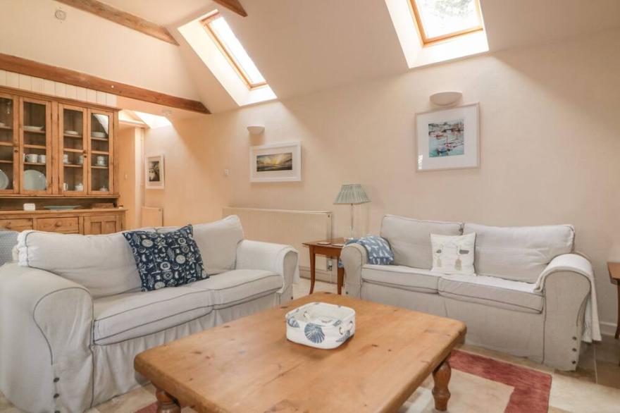 THE DAIRY, pet friendly, character holiday cottage in Summercourt