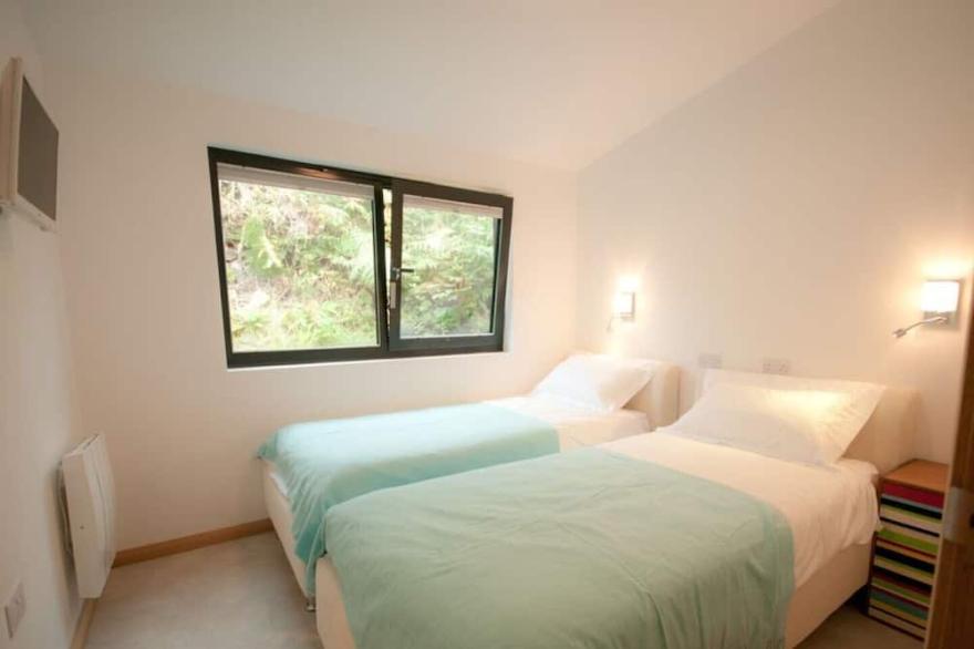 Chy Mena - Contemporary 2 Bedroom Eco Lodge perfectly situated for beach