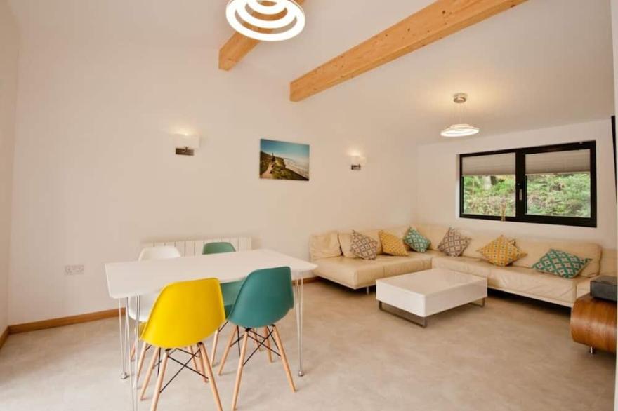 Chy Mena - Contemporary 2 Bedroom Eco Lodge perfectly situated for beach