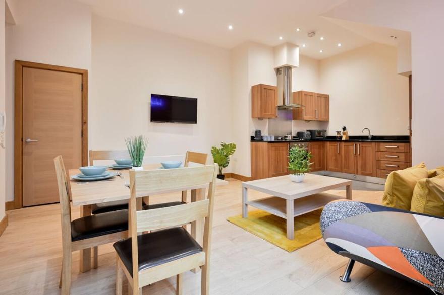 Pet friendly apartment close to beach and high street