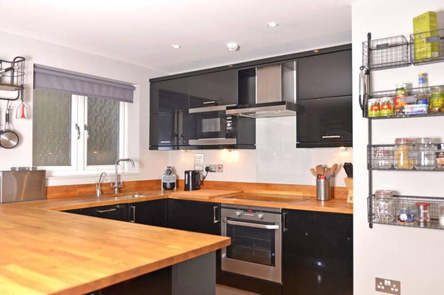 Adults only apartment with balcony & 2 bathrooms