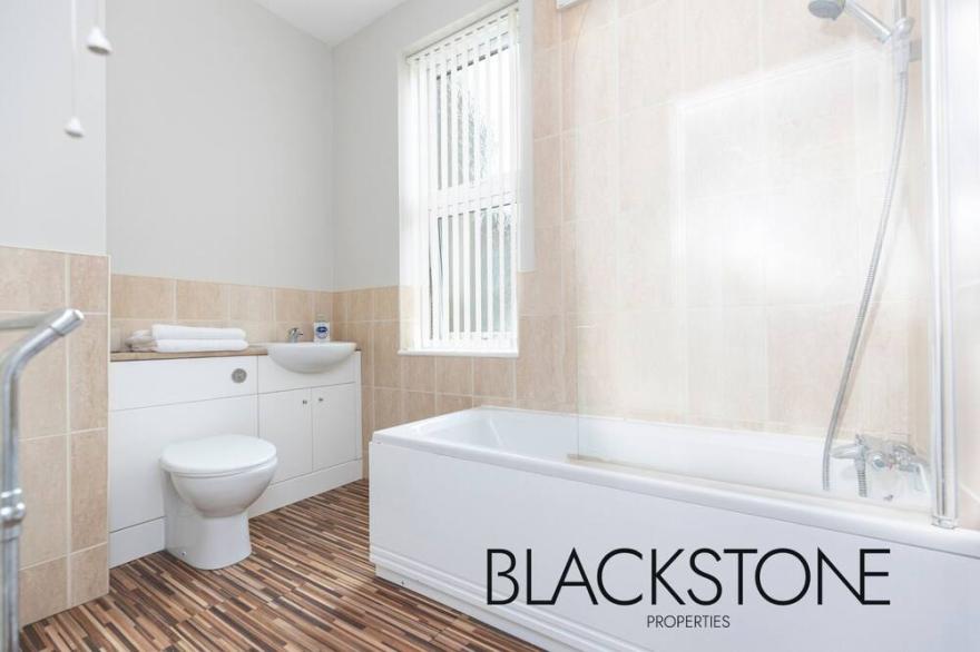 Cheerful one-bedroom house, with on-site parking by Blackstone