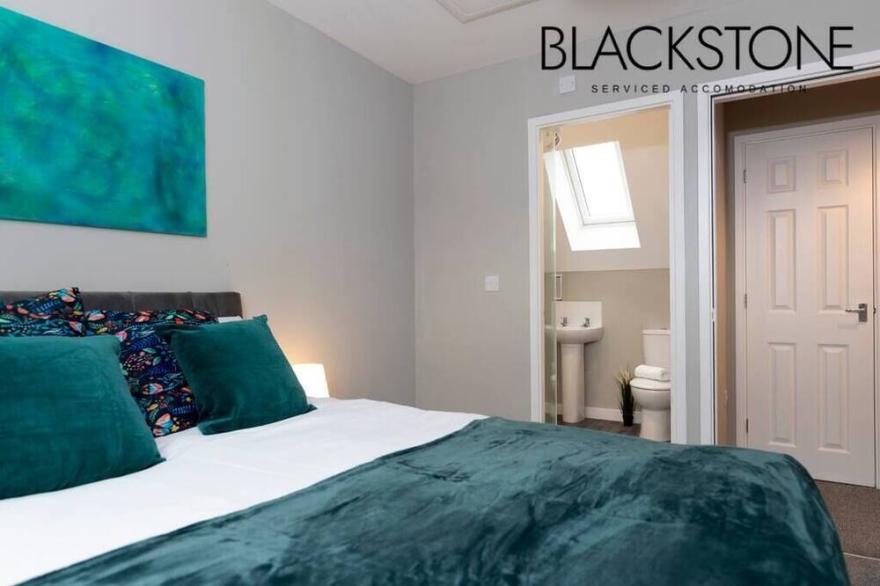 Island House - 3 Bedroom Townhouse