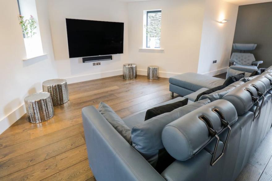 LAKESIDE AT LOUPER WEIR, family friendly in Bowness-On-Windermere