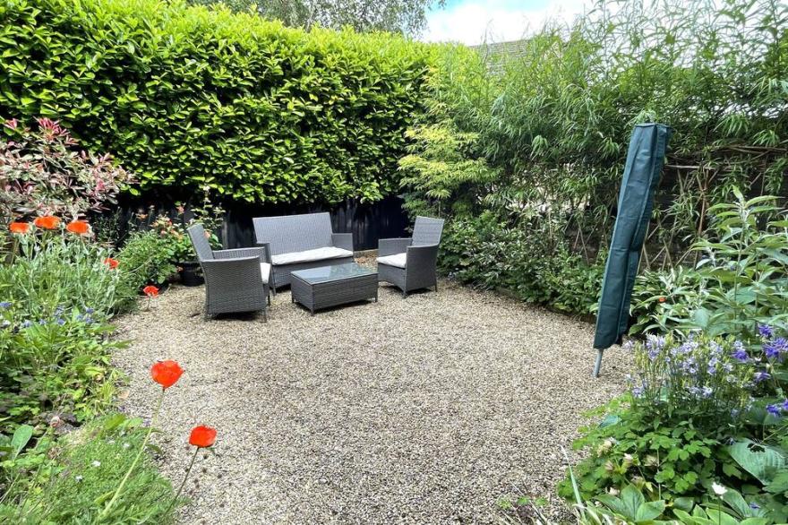 Sleeps 4, Roadside Parking, Garden, Wood Burner, Wifi, 17% weekly discount