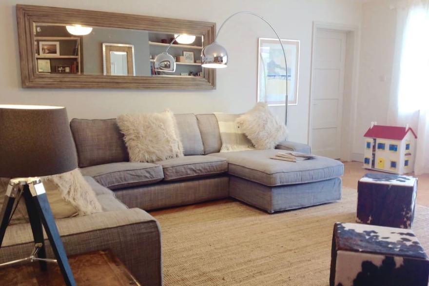 Gorgeous Designer Luxury  Home, 2 Mins from Sea, Sleeps 6.