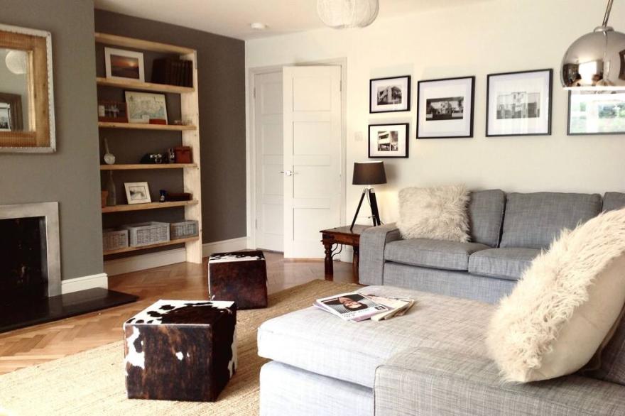 Gorgeous Designer Luxury  Home, 2 Mins from Sea, Sleeps 6.
