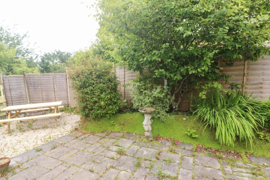KIMS COTTAGE, family friendly, character holiday cottage in St Hilary