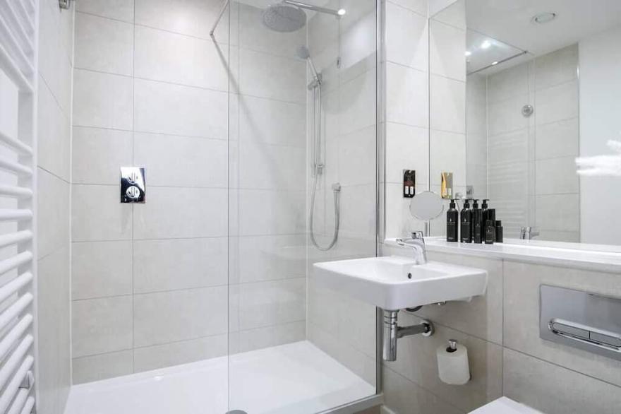 Skyline Penthaus by Jacksonheim Residences