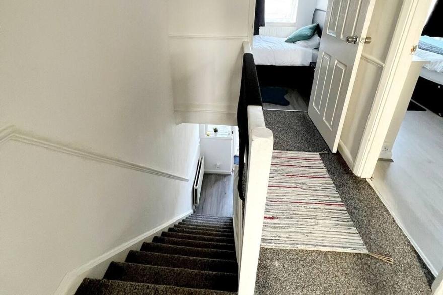 Lovely 3-Bed House in Grays, close to shops