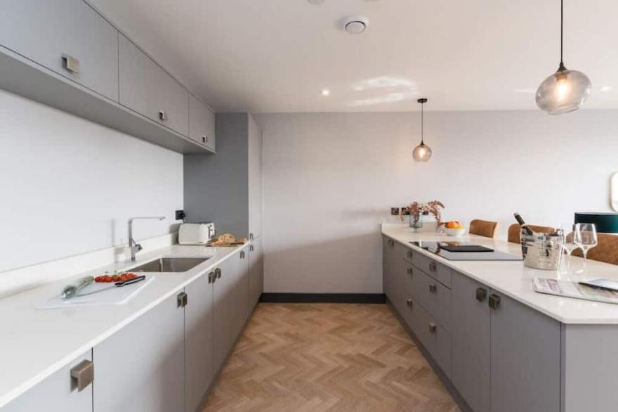 Superior 2 Bed 2 Bath Apt with Parking and Gym