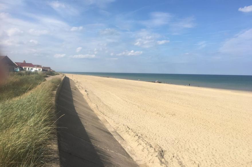 Perfect 3 bedroom home for a relaxing break by the sea with friends/family/pets