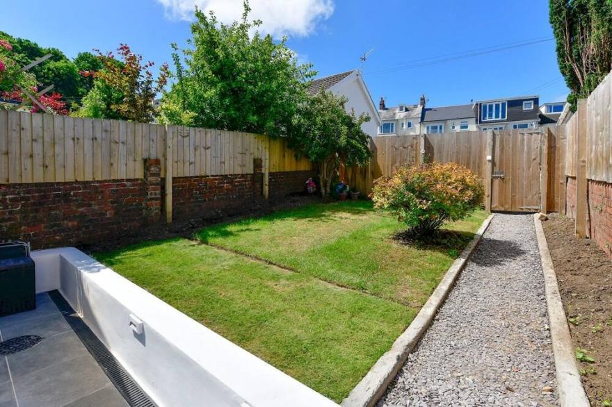 Pass the Keys | Beautifully Renovated Mumbles Home with Parking