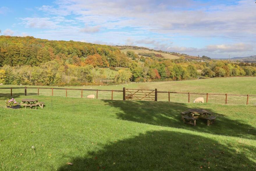 SELF CONTAINED ANNEX, romantic, with a garden in Winchcombe