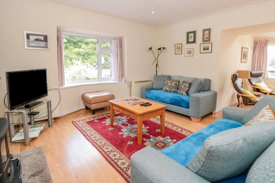 MALLARD COTTAGE, pet friendly, luxury holiday cottage in Totnes