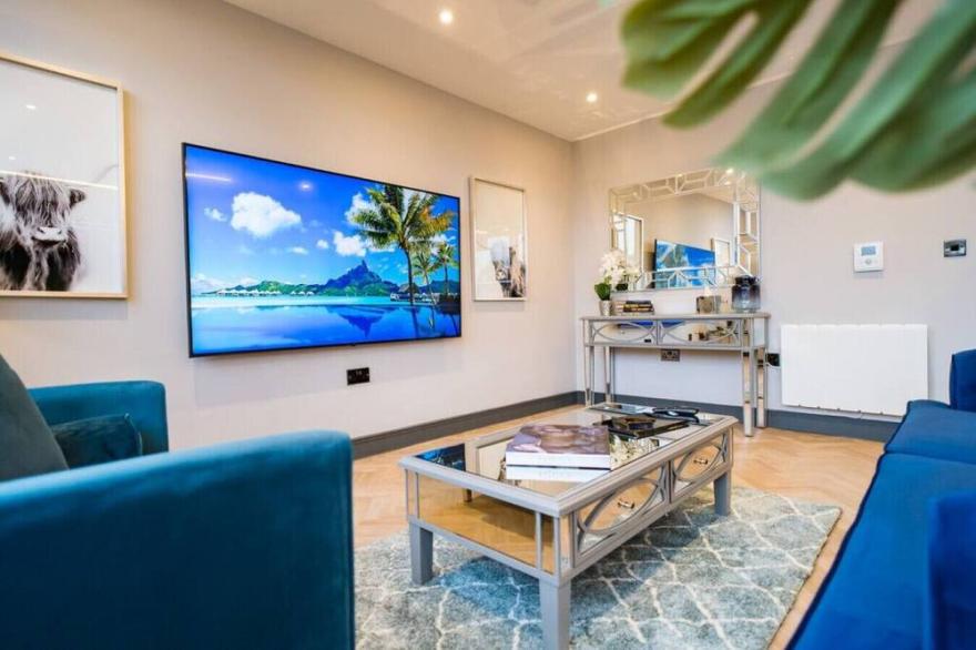 Exquisite 2 Bed Duplex Apt | Secure Parking | Gym