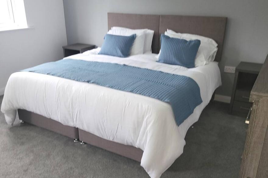 Immaculate 7 Bed House in Ashton-under-Lyne, OL7