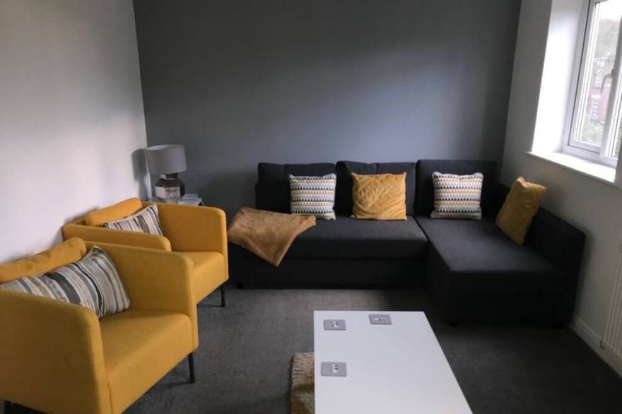 Immaculate 7 Bed House in Ashton-under-Lyne, OL7